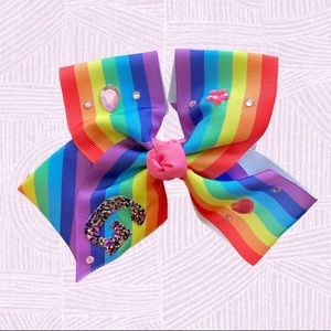 🌈 Handcrafted 5 inch hair bow with glitter letter “G” 🎀